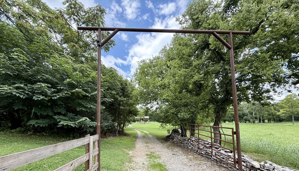 1932 Vales Mill Rd, Pulaski, TN 38478
