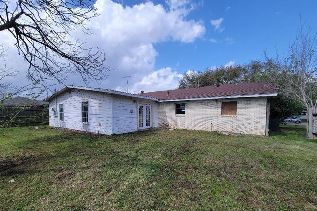 705 Inwood Drive, Baytown, TX 77521