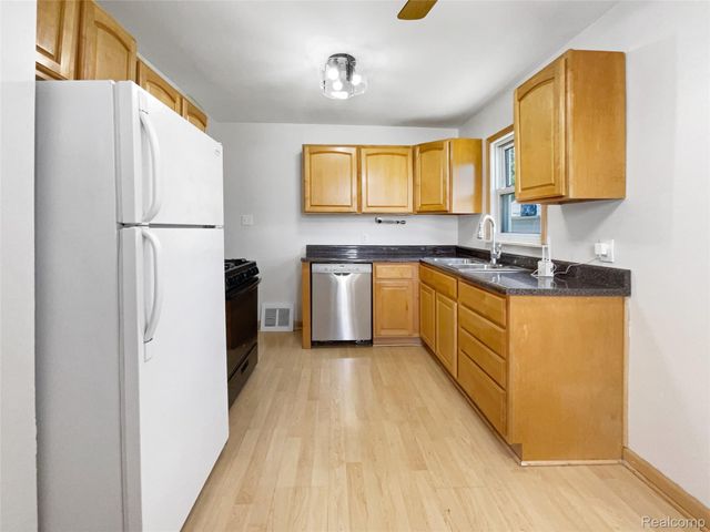 3894 17th Street, Wyandotte, MI 48192