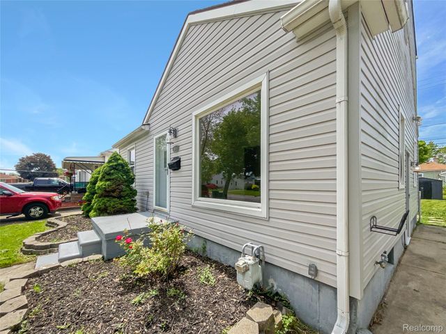 3894 17th Street, Wyandotte, MI 48192