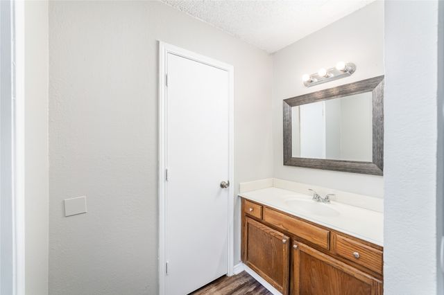 6725 Crestmont Court, Fort Worth, TX 76133