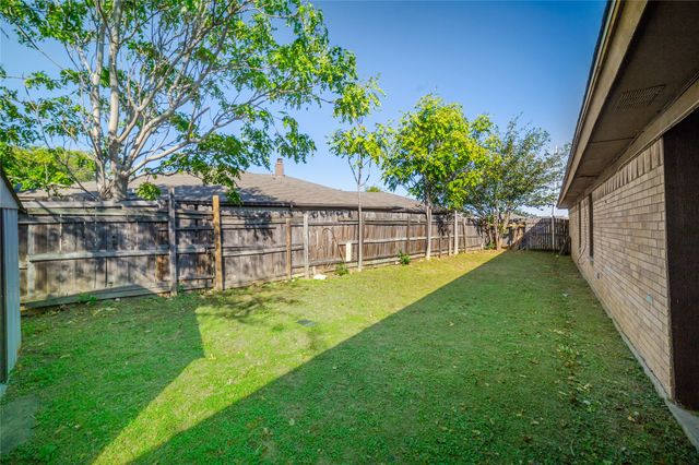 6725 Crestmont Court, Fort Worth, TX 76133