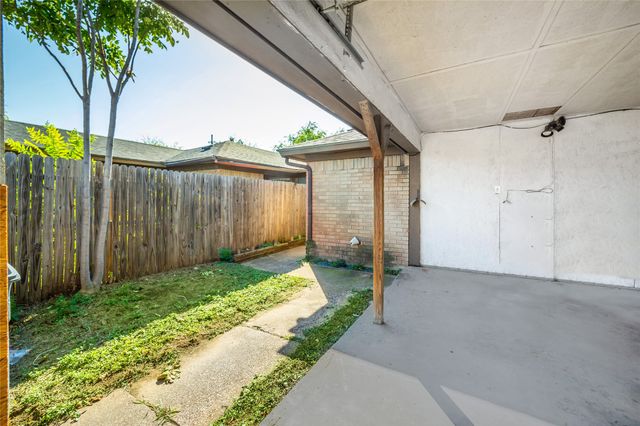 6725 Crestmont Court, Fort Worth, TX 76133