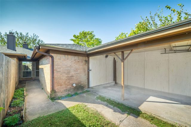 6725 Crestmont Court, Fort Worth, TX 76133
