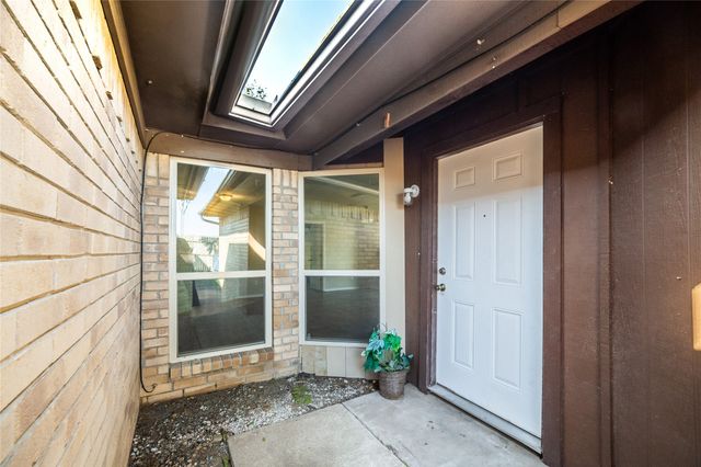6725 Crestmont Court, Fort Worth, TX 76133