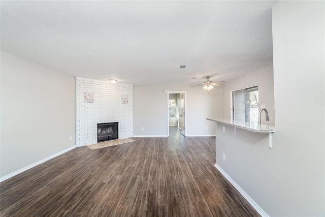 6725 Crestmont Court, Fort Worth, TX 76133
