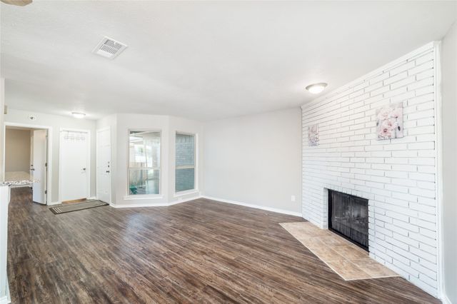 6725 Crestmont Court, Fort Worth, TX 76133