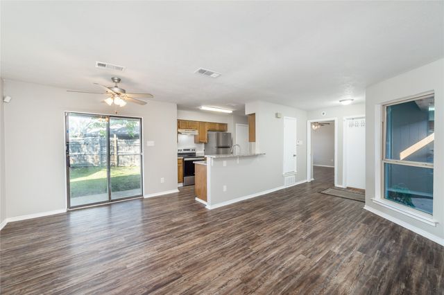 6725 Crestmont Court, Fort Worth, TX 76133