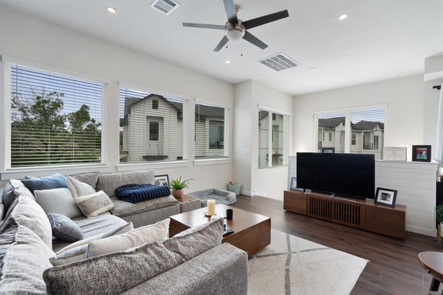 12001 Vista Parke DR 406, Austin, TX 78726