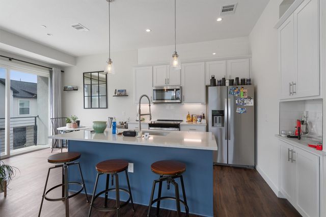 12001 Vista Parke DR 406, Austin, TX 78726