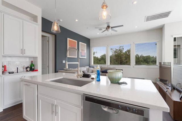 12001 Vista Parke DR 406, Austin, TX 78726