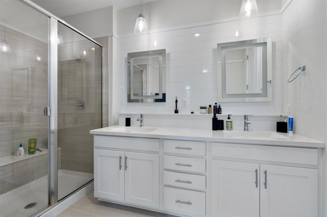 12001 Vista Parke DR 406, Austin, TX 78726