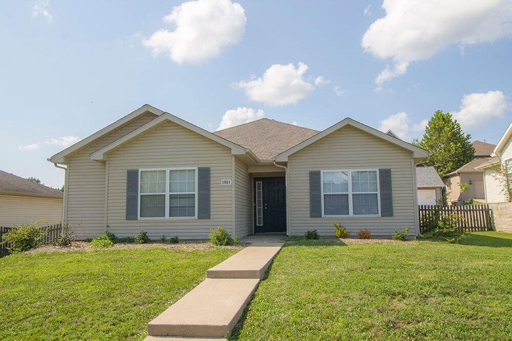 1921 W FIELD ST, Columbia, MO 65203