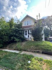 2137 12th Street SW, Akron, OH 44314