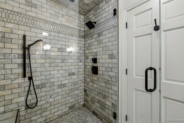 24924 Riverwood Drive, Franklin, MI 48025