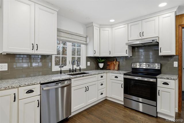 24924 Riverwood Drive, Franklin, MI 48025