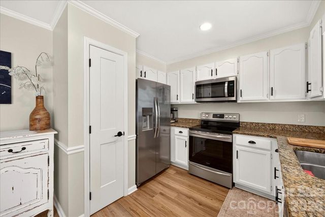 8610 Brookstead Drive, Charlotte, NC 28215