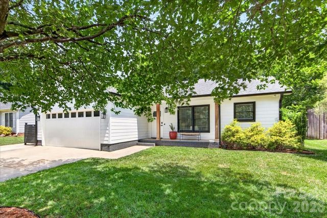 8610 Brookstead Drive, Charlotte, NC 28215