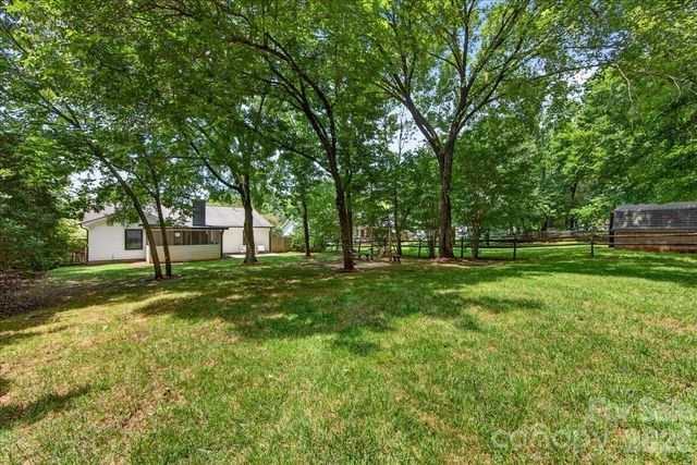 8610 Brookstead Drive, Charlotte, NC 28215
