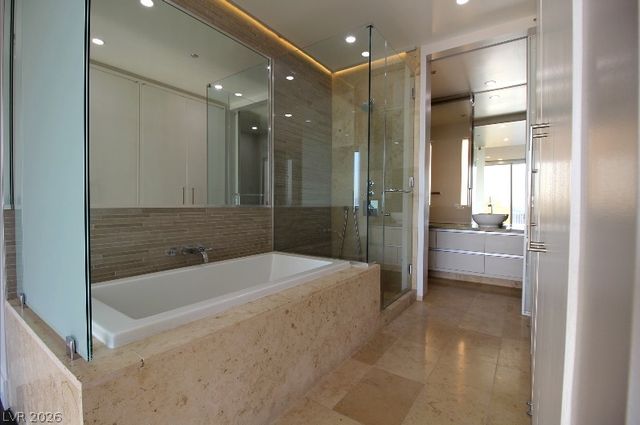 3722 Las Vegas Boulevard 3004, Las Vegas, NV 89158