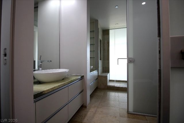 3722 Las Vegas Boulevard 3004, Las Vegas, NV 89158