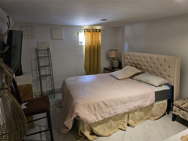 18 Circle Drive, Hempstead, NY 11550