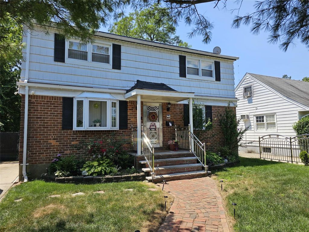 18 Circle Drive, Hempstead, NY 11550