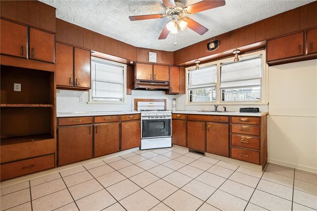 768 Baldwin Ave, Sharon, PA 16146