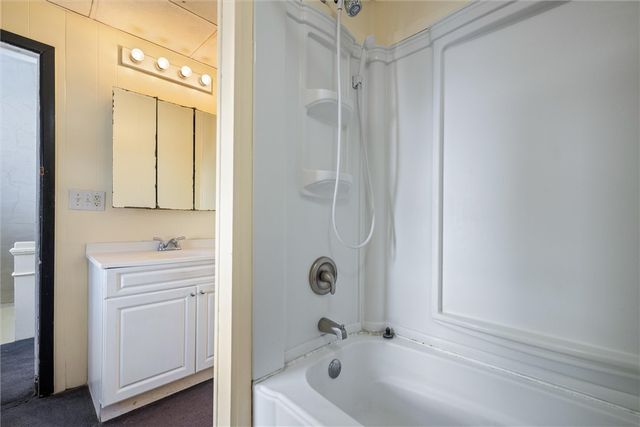 768 Baldwin Ave, Sharon, PA 16146