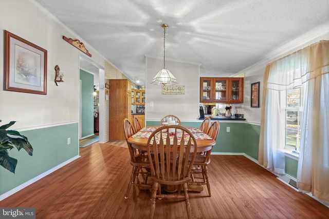 8 CEDAR CT, Bath, PA 18014