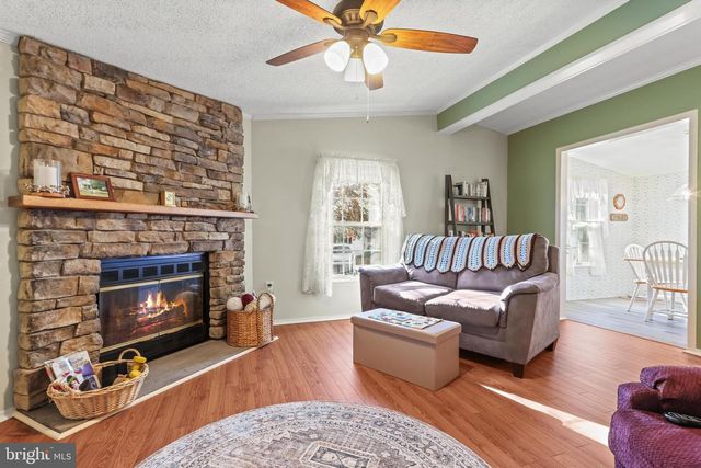 8 CEDAR CT, Bath, PA 18014