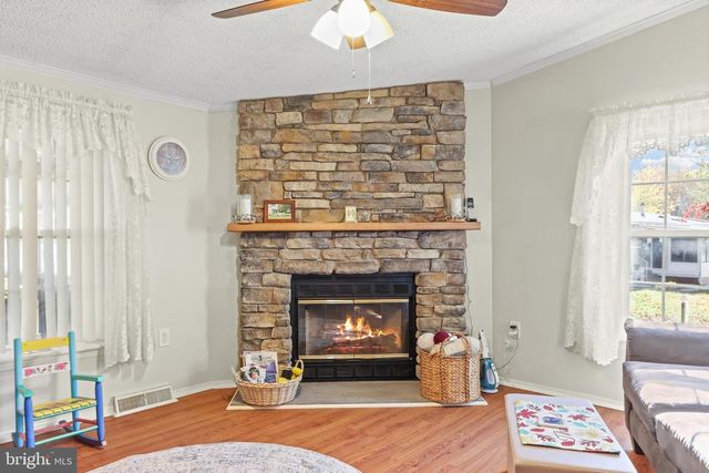 8 CEDAR CT, Bath, PA 18014