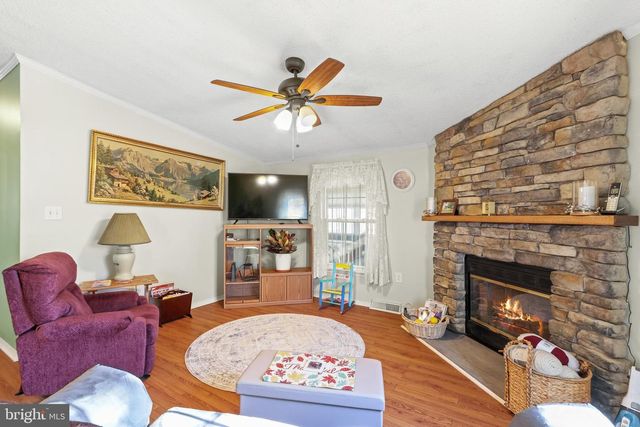 8 CEDAR CT, Bath, PA 18014