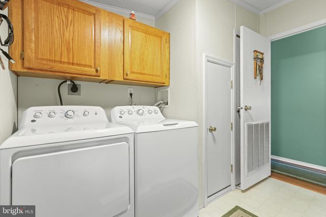 8 CEDAR CT, Bath, PA 18014