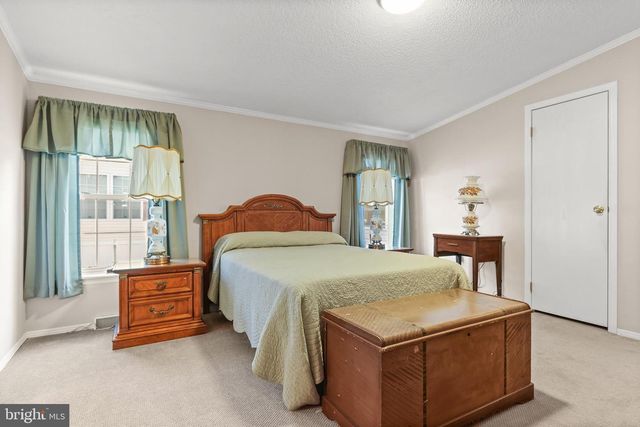 8 CEDAR CT, Bath, PA 18014