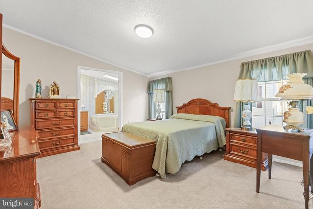 8 CEDAR CT, Bath, PA 18014