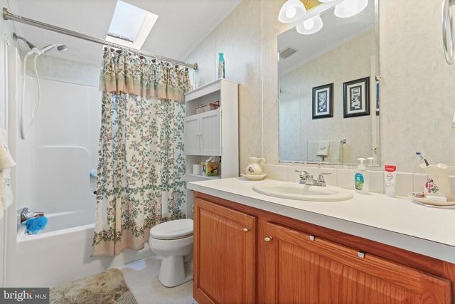 8 CEDAR CT, Bath, PA 18014