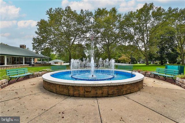 8 CEDAR CT, Bath, PA 18014