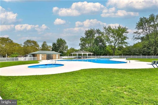 8 CEDAR CT, Bath, PA 18014