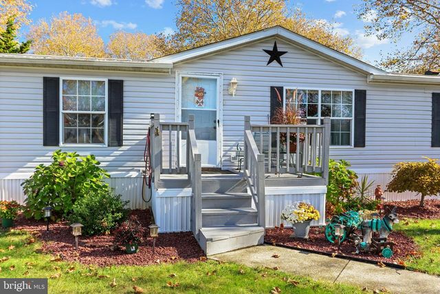 8 CEDAR CT, Bath, PA 18014