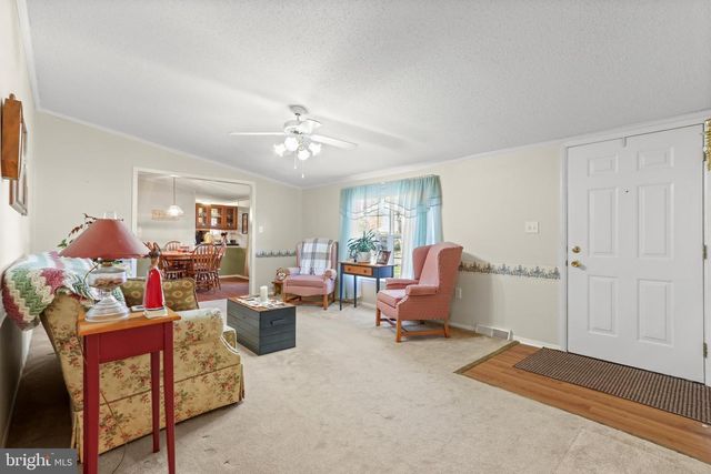 8 CEDAR CT, Bath, PA 18014