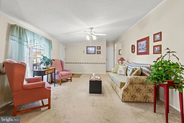 8 CEDAR CT, Bath, PA 18014