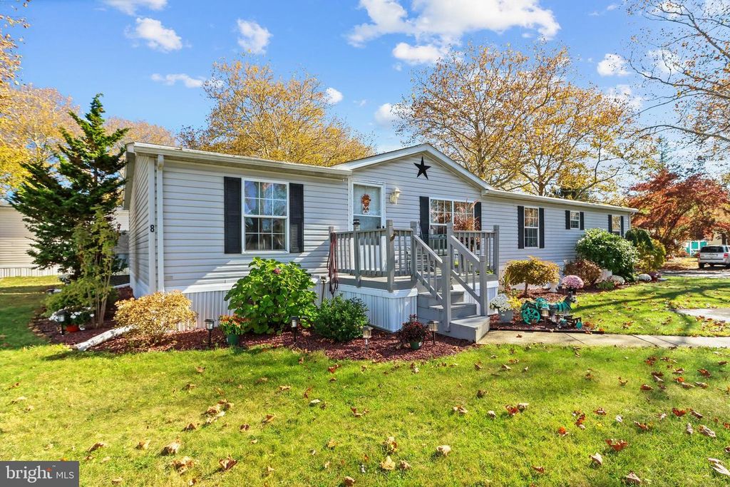 8 CEDAR CT, Bath, PA 18014