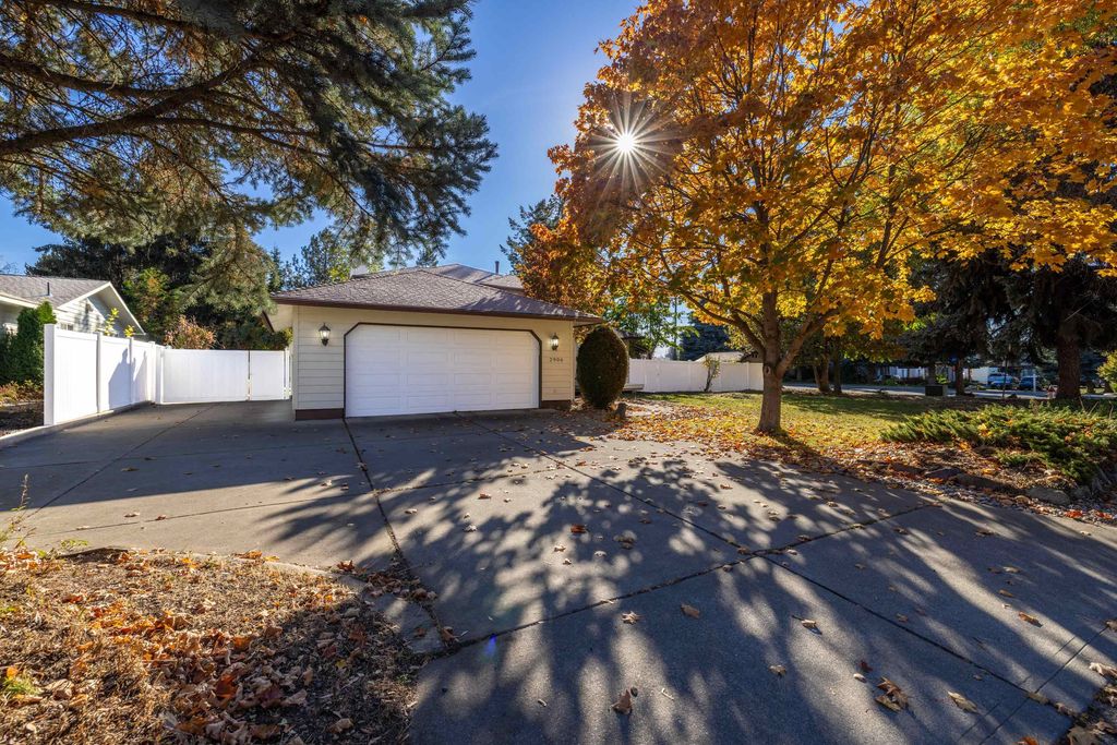 2906 E 61st Ct, Spokane, WA 99223 photo 2