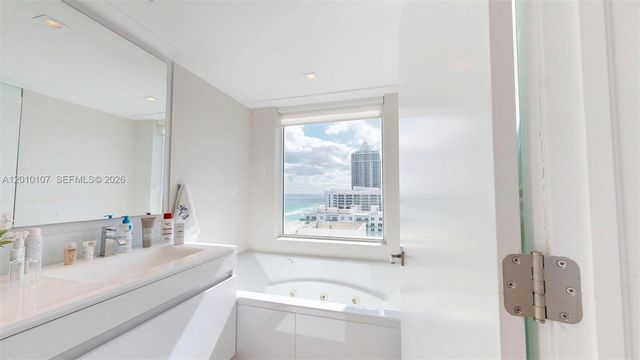 5025 Collins Ave 2206, Miami Beach, FL 33140