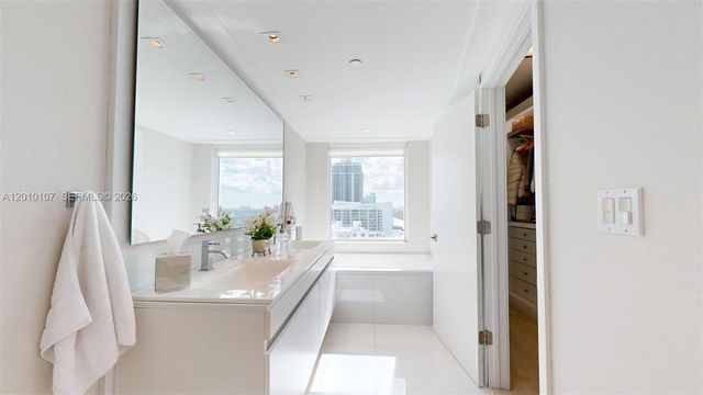 5025 Collins Ave 2206, Miami Beach, FL 33140