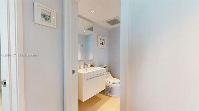 5025 Collins Ave 2206, Miami Beach, FL 33140