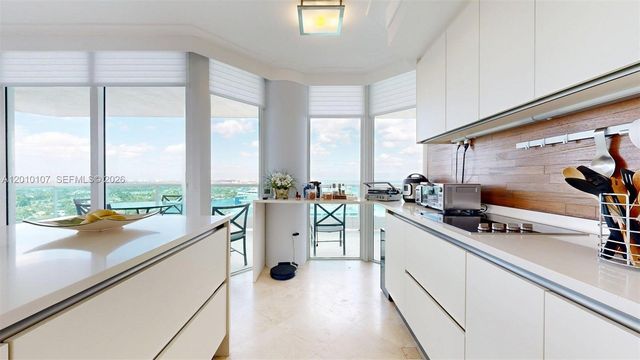 5025 Collins Ave 2206, Miami Beach, FL 33140