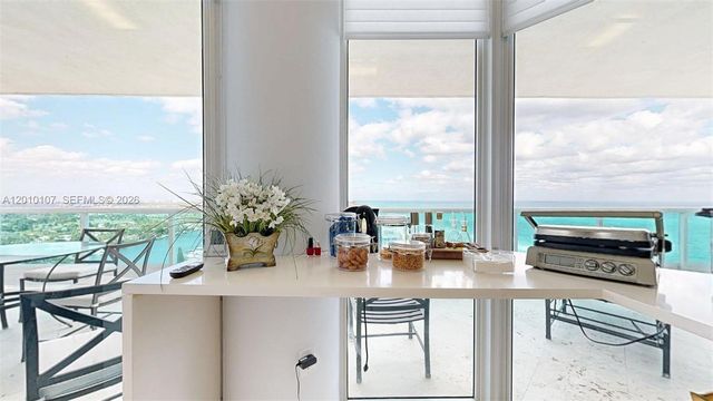 5025 Collins Ave 2206, Miami Beach, FL 33140
