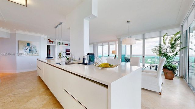 5025 Collins Ave 2206, Miami Beach, FL 33140